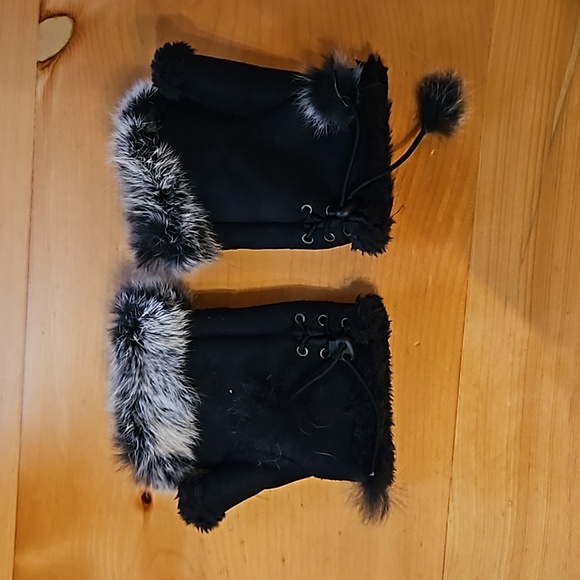 Alaskan pattern fingerless gloves - Picture 3 of 3